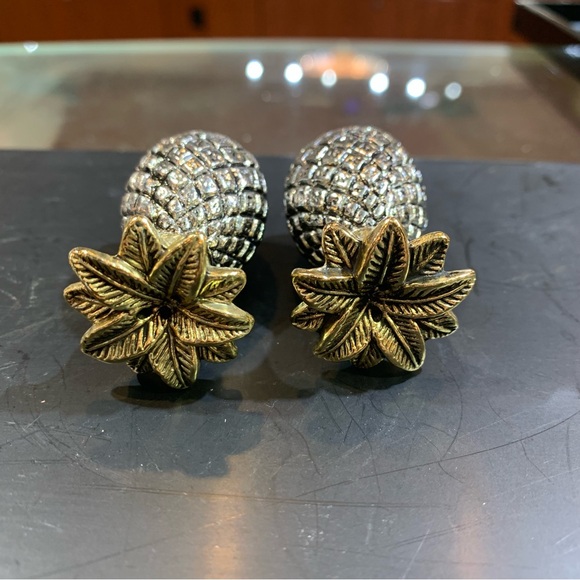 COPY - Heavy metal pineapple salt and pepper shakers - Picture 3 of 4